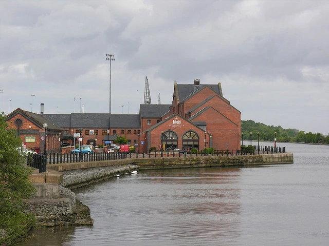Ellesmere Port canal frontage